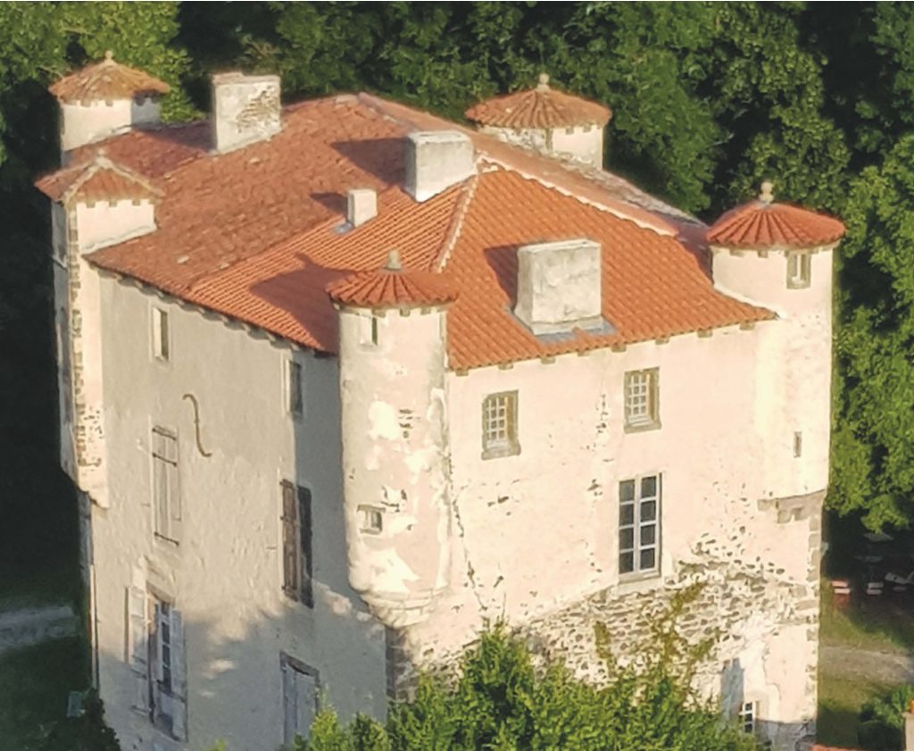 Château de Volhac ou ce trouve l'atelier de peinture de Anne Muller